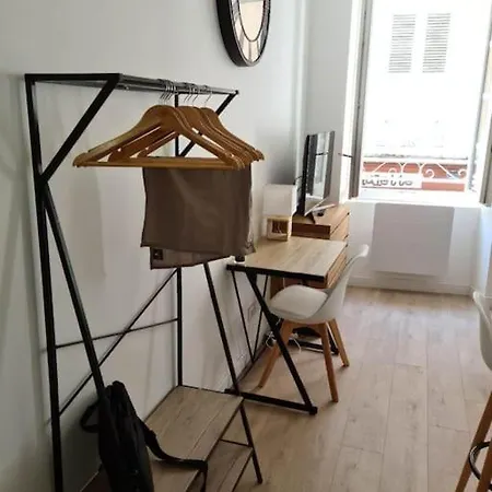 Hotel Le Petit Valence (Drome)